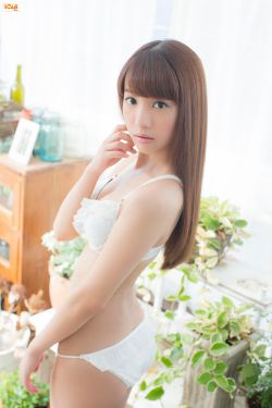 什么都没有穿的美女